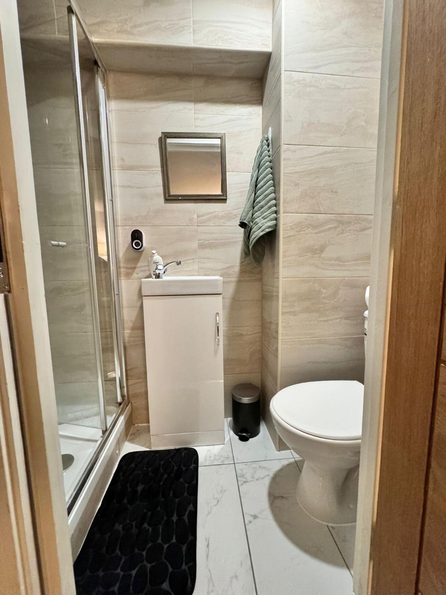 Tropical Room With Private Bathroom And Patio 런던 외부 사진